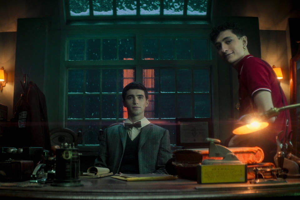 George Rexstrew incarne Edwin Payne et Jayden Revri joue Charles Rowland dans Dead Boy Detectives. (Netflix)