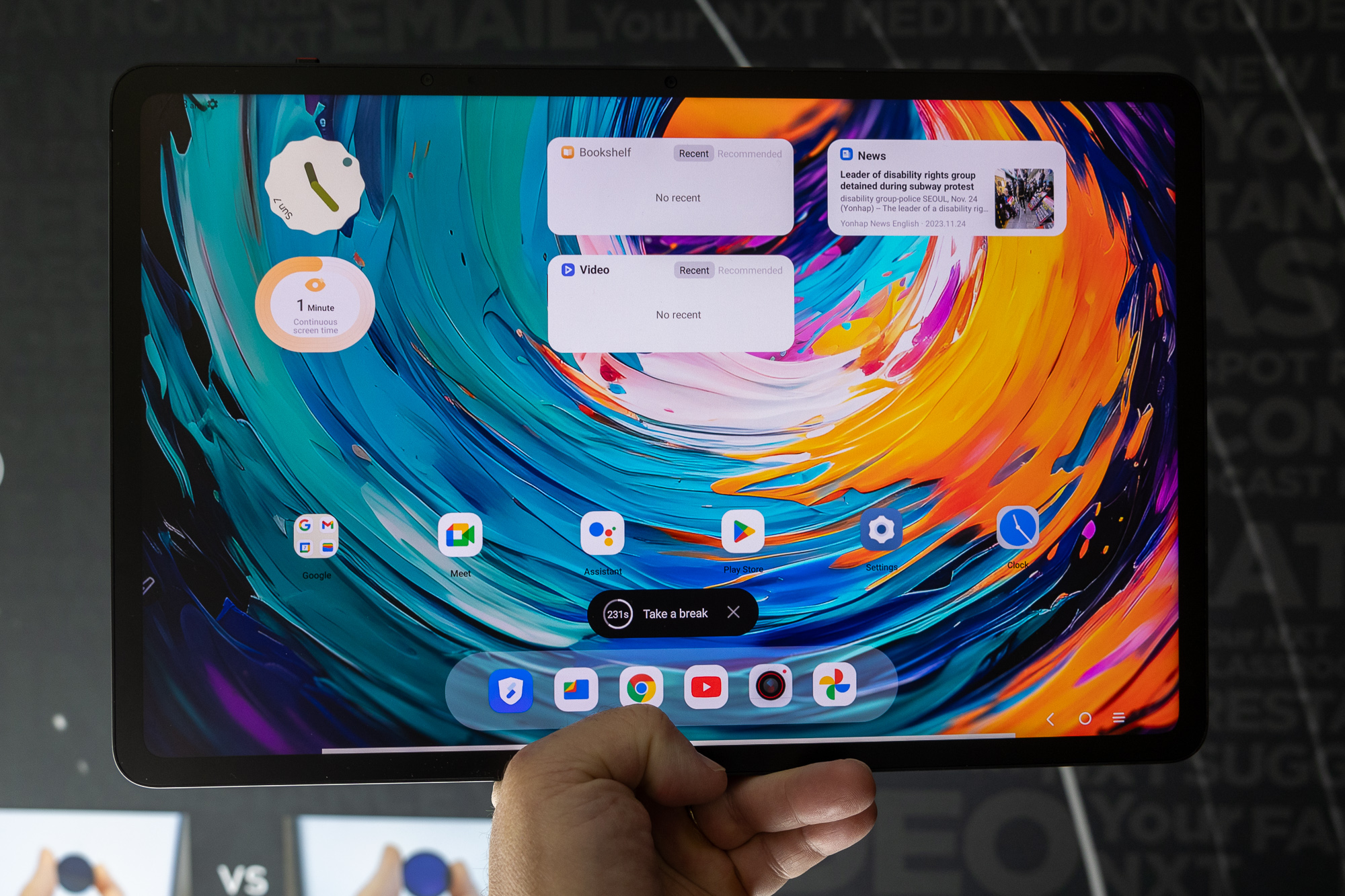 La tablette TCL NXTPAPER 14 Pro exposée au CES 2024.