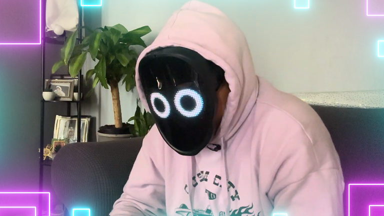 Robert, 16 ans, explique qu'il a commencé à jouer sur ces sites à 14 ans, ayant parié environ 15 millions de Robux (150 000 £).
