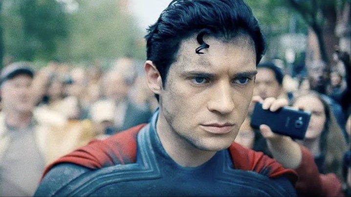 Superman dans une expression préoccupée.