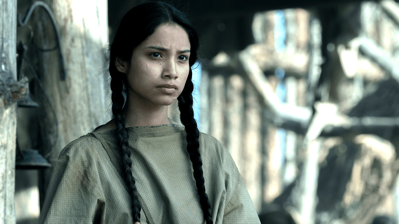 Shawnee Pourier dans le rôle de Two Moons dans American Primeval Épisode 1