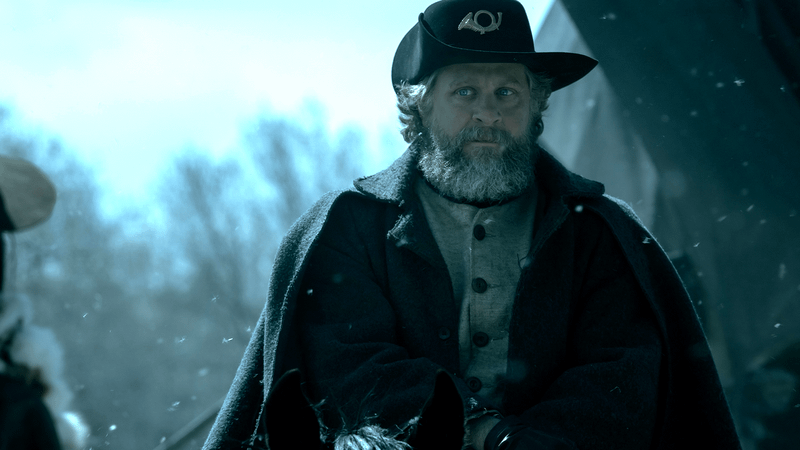 Joe Tippett dans le rôle de James Wolsey dans American Primeval Épisode 2