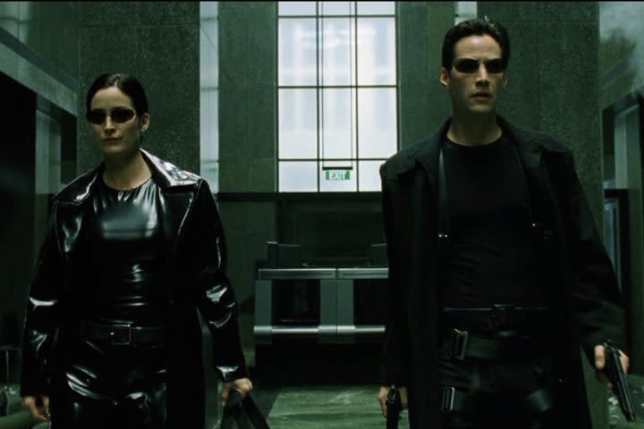 Trinity et Neo dans Matrix
