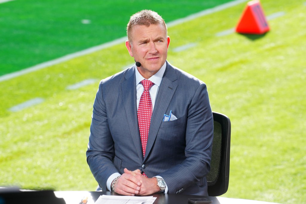Kirk Herbstreit sur le plateau de College GameDay au stade Rose Bowl.
