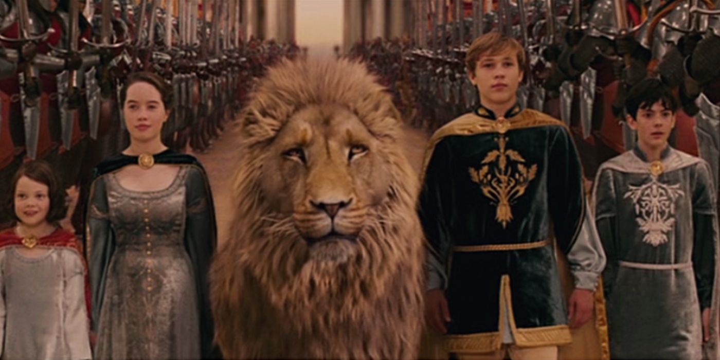 Les Frères Pevensie avec Aslan dans Les Chroniques de Narnia.