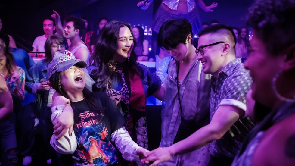 Kelly Marie Tran, Lily Gladstone, Han Gi Chan, Bowen Yang apparaissent dans The Wedding Banquet par Andrew Ahn, une sélection officielle du Festival du Film de Sundance 2025 courtesy of Sundance Institute photo par Luka Cyprian