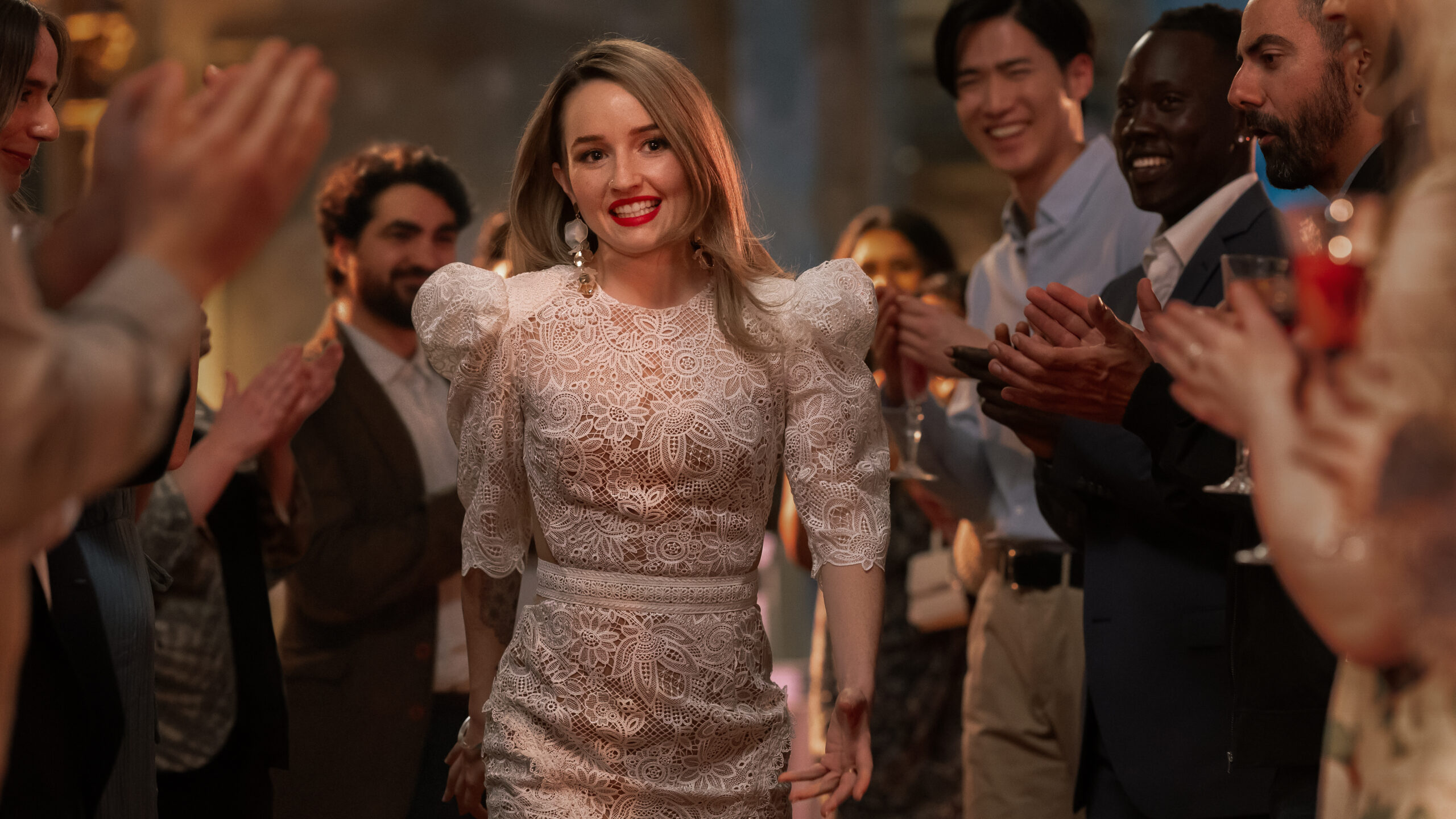Kaitlyn Dever dans la série Apple Cider Vinegar de Netflix.