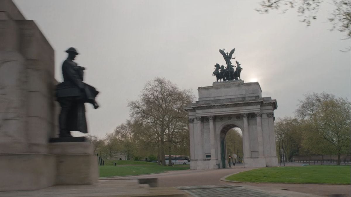 L'Arche de Wellington à Londres dans Too Much