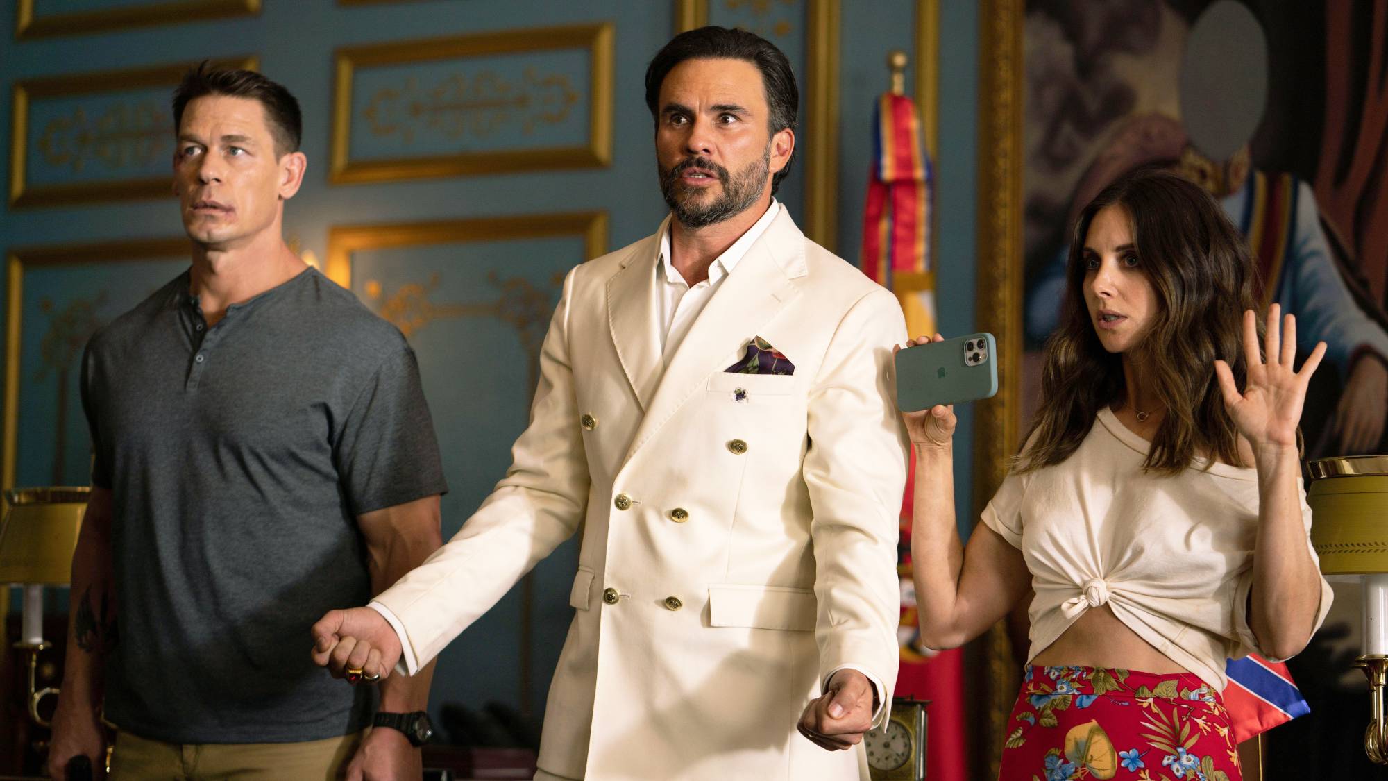 John Cena, Juan Pablo Raba et Alison Brie dans Freelance