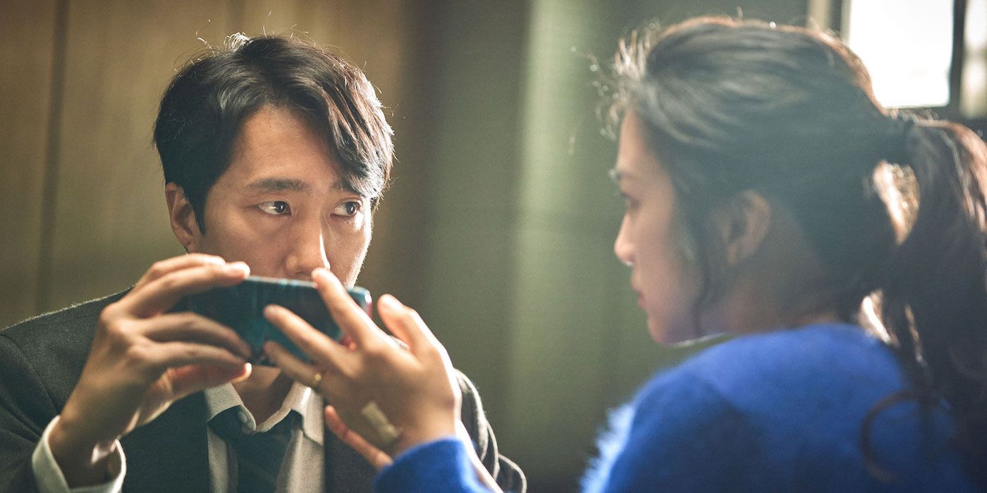 Tang Wei et Park Hae-il dans Decision to Leave