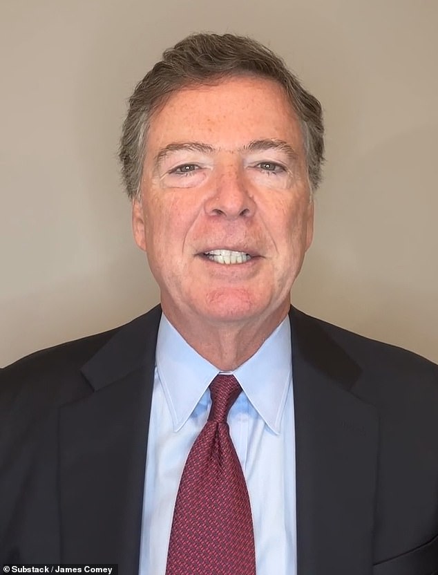 Comey écoute de la musique de Swift et tente d'imiter son approche douce face à Trump