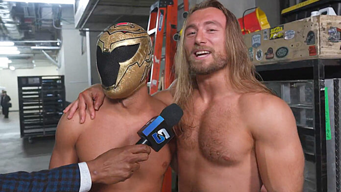 Fraxiom durant un segment en coulisse dans SmackDown