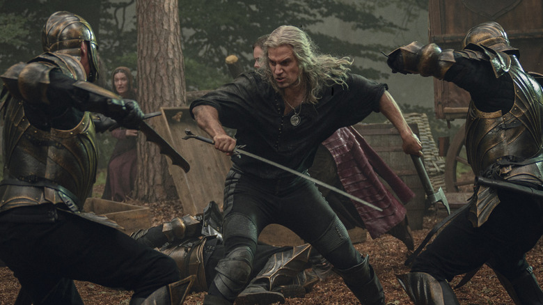 Henry Cavill en Geralt combattant dans The Witcher