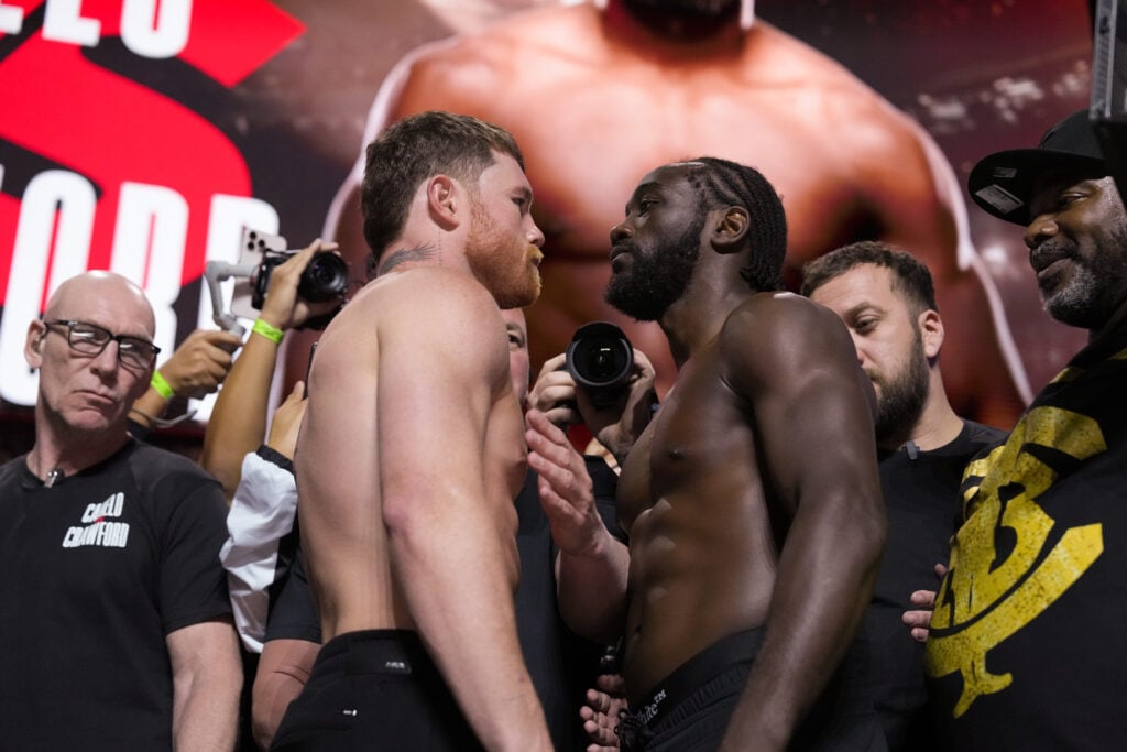 Canelo Alvarez et Terence Crawford lors de la pesée cérémoniale