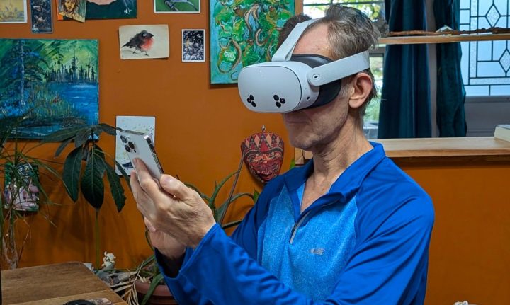 Meta a doté le Quest 3S de caméras suffisamment performantes pour consulter mon téléphone sans retirer le casque.