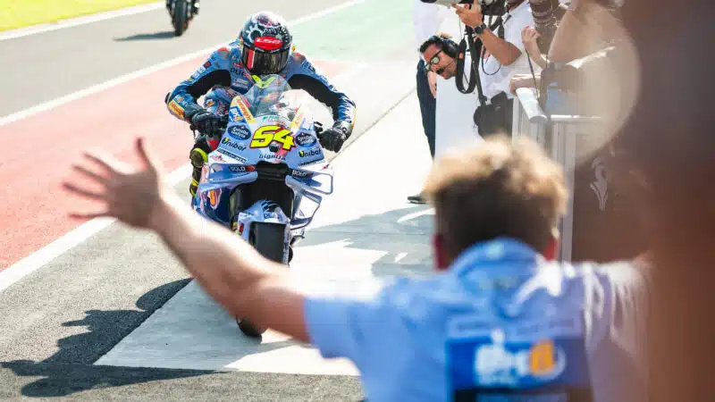 Fermin Aldeguer rentre aux stands après sa victoire au GP d’Indonésie 2025