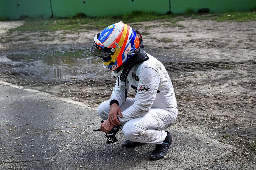 Fernando Alonso après l'accident.