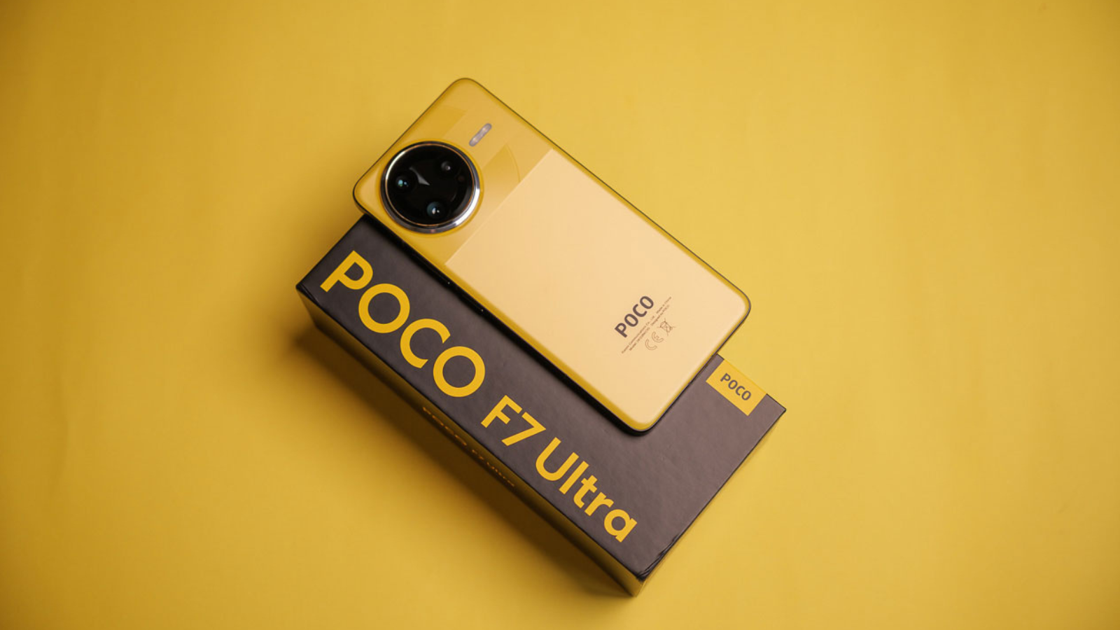 POCO F7 Ultra avec sa boîte
