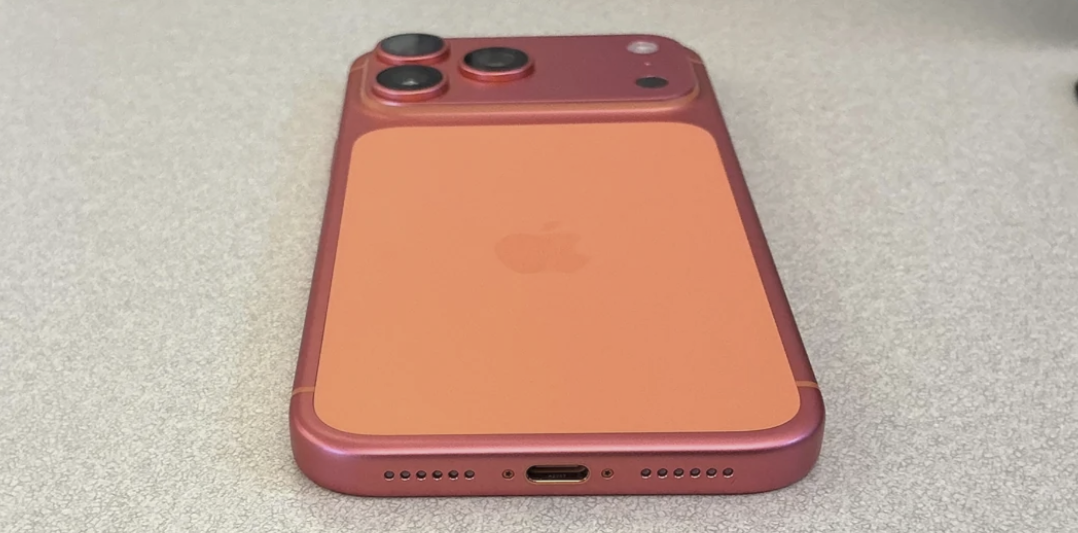 Certaines unités de l'iPhone 17 Pro deviennent roses.