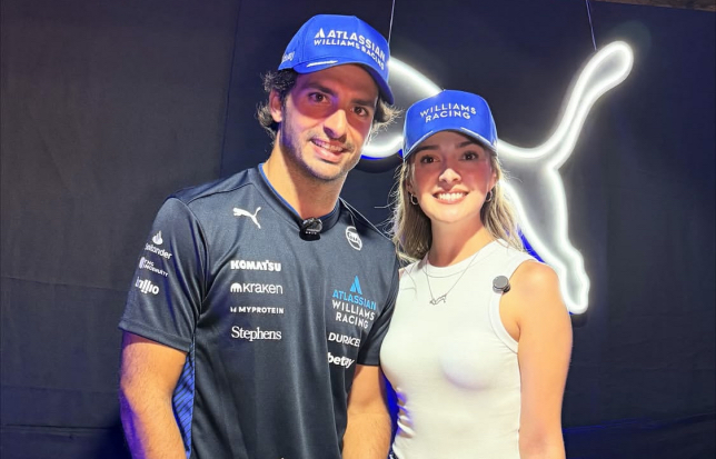 La foule de Mexico a acclamé Carlos Sainz avec enthousiasme La foule de Mexico a acclamé Carlos Sainz avec enthousiasme