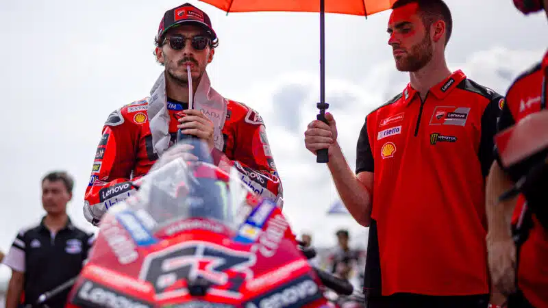 Bagnaia sur la grille avant le Grand Prix de MotoGP 2025 en Indonésie