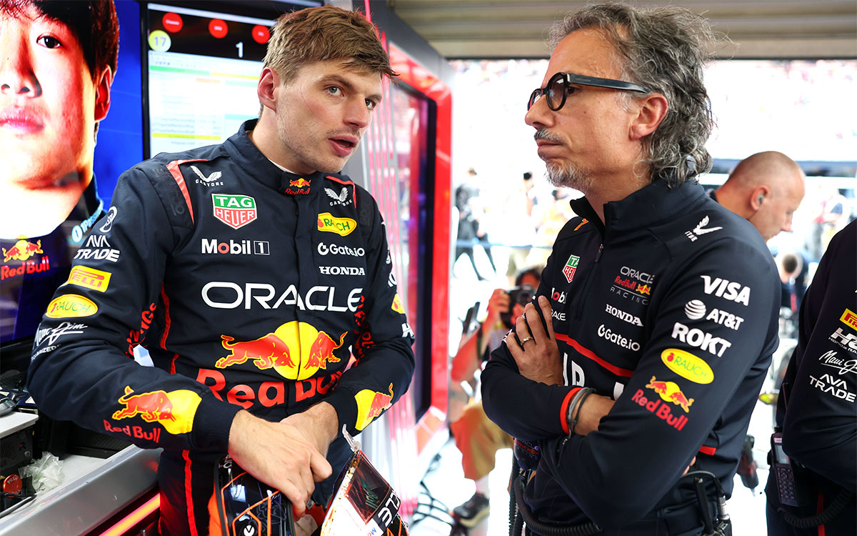 Max Verstappen et Laurent Mekies pendant un essai.