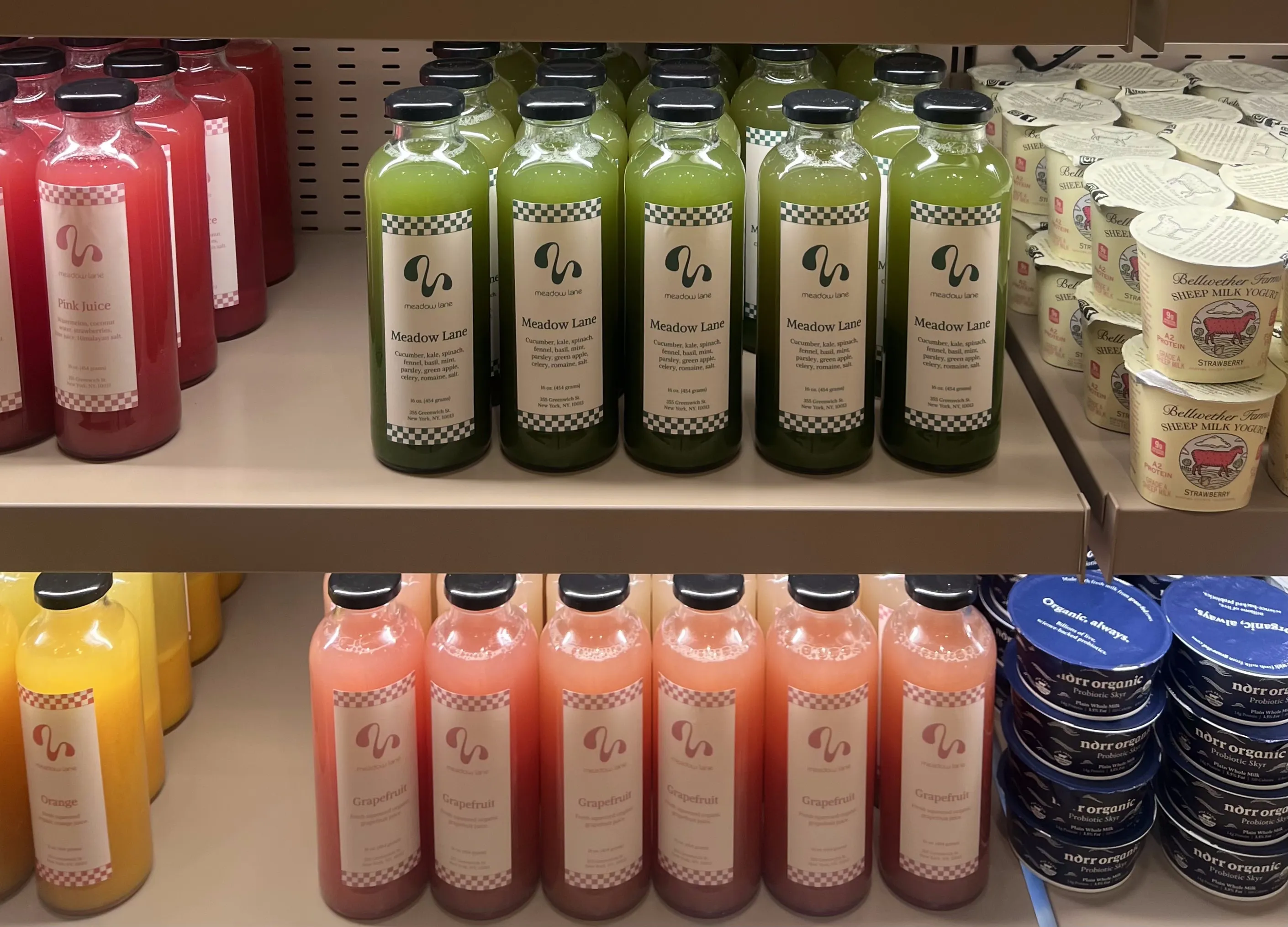 Une rangée de jus frais à Meadow Lane