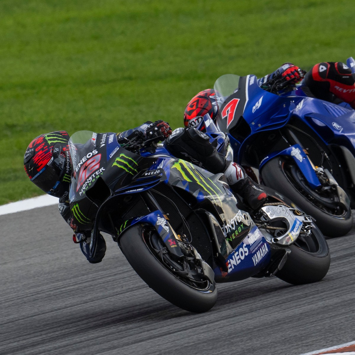 Alex Rins et Augusto Fernandez analysent les performances du V4