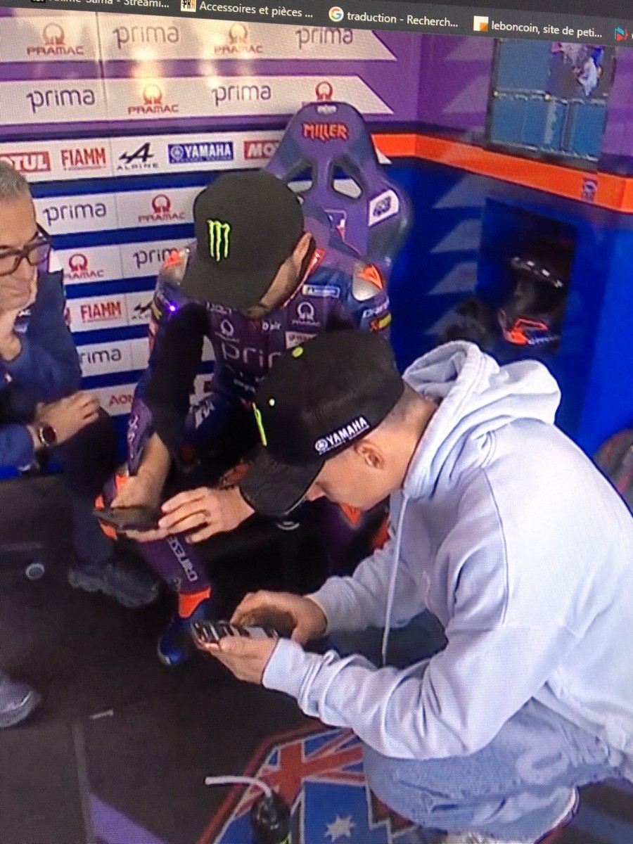 Jack Miller et Fabio Quartararo analysent leur télémétrie à Valence