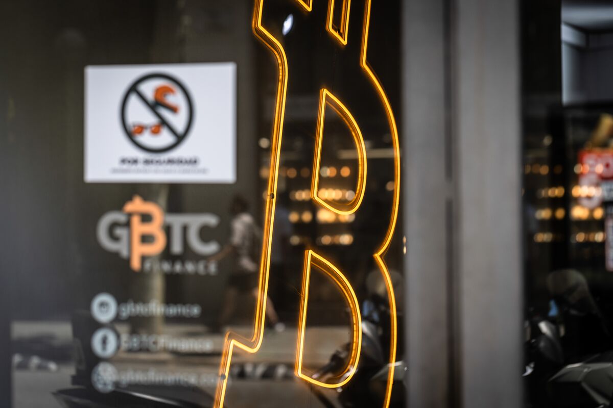 Baisse du Bitcoin : Les grandes baleines lâchent 45 milliards de dollars