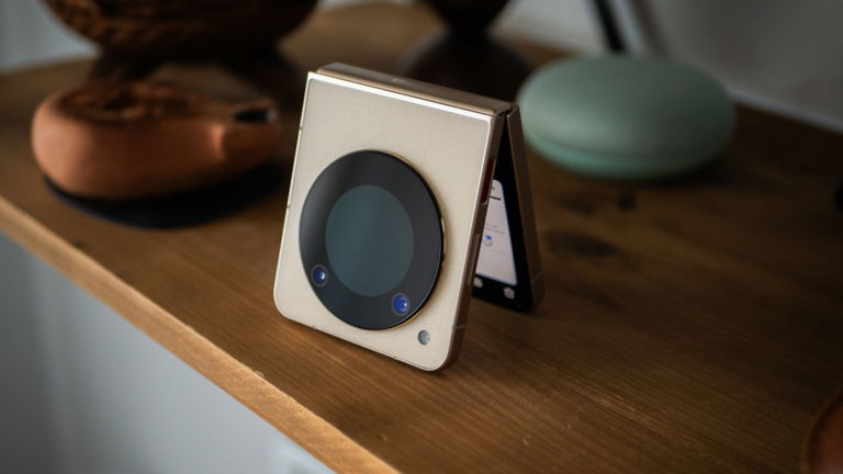 Le smartphone pliable qui défie la norme sans coûter une fortune
