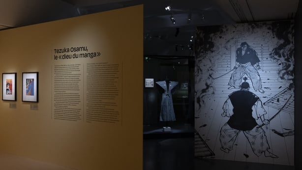 Une partie de la salle dédiée au manga, avec la reproduction d'un dessin d'Hiroshi Hirata.