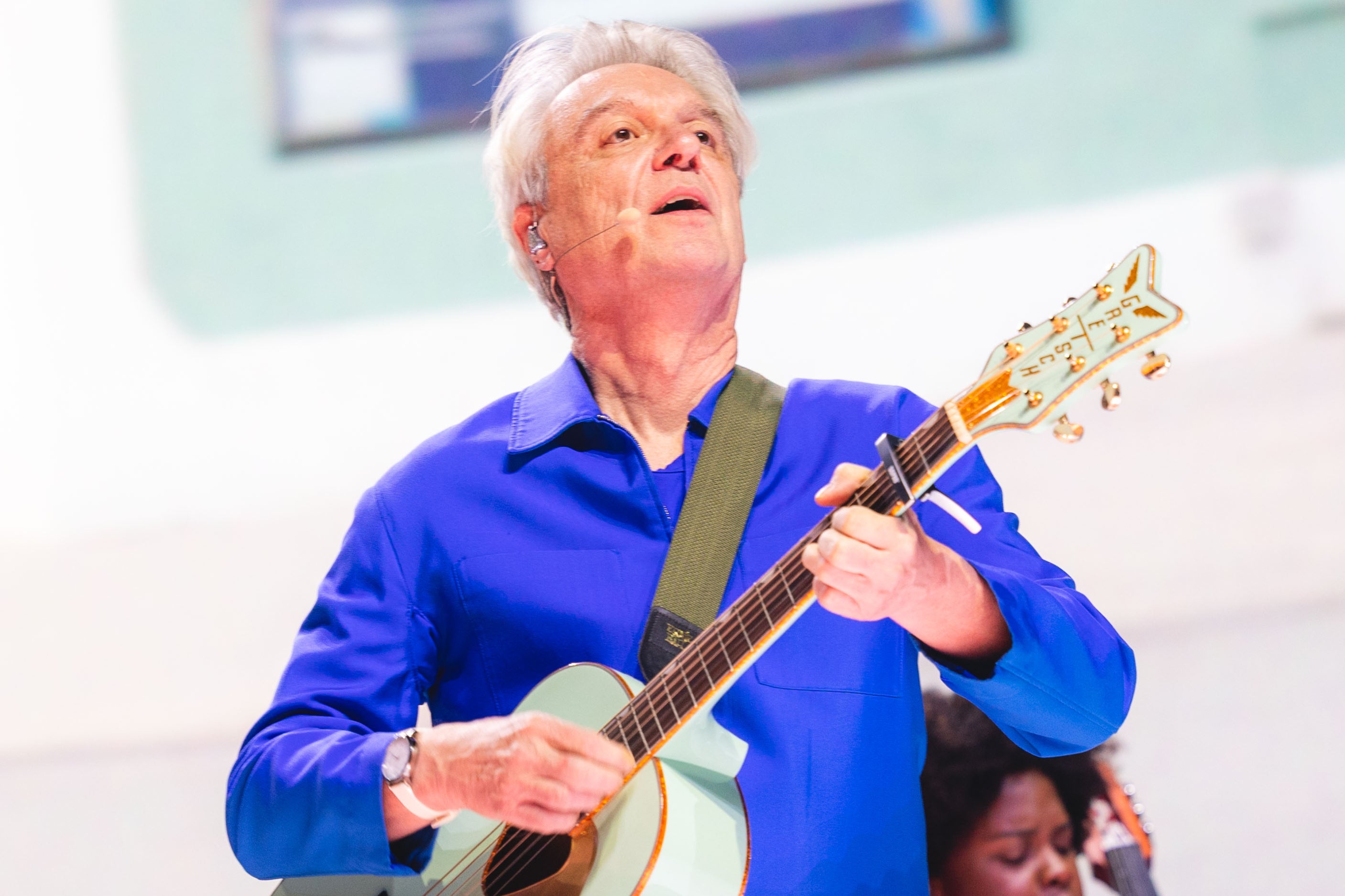David Byrne sur scène lors de la tournée 'Who Is the Sky?'