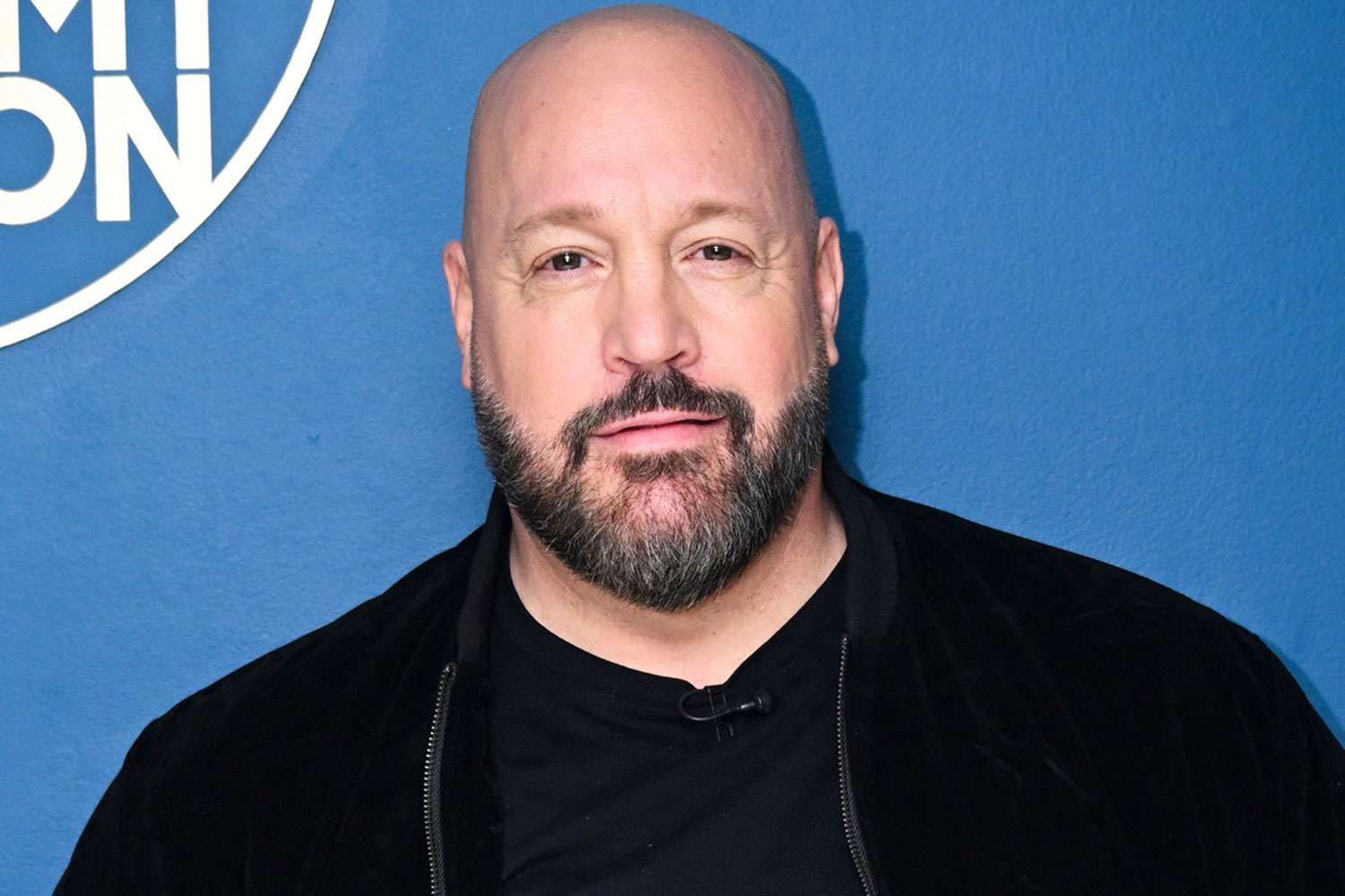 Kevin James se cache derrière le personnage d'un prof nommé Matt Taylor sur TikTok : découvrez pourquoi !