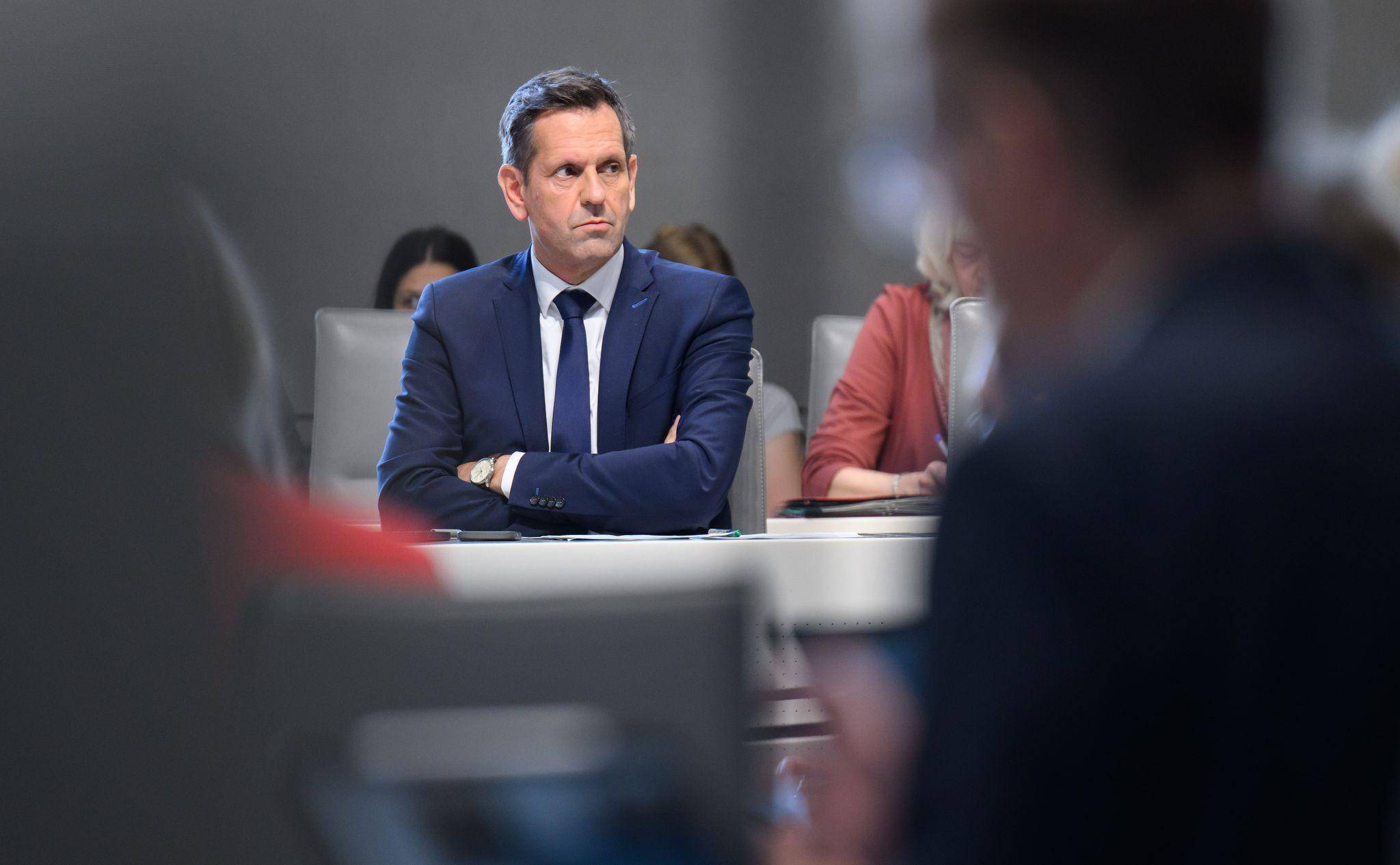 Olaf Lies considère les contenus violents sur les réseaux sociaux comme une menace pour les enfants.