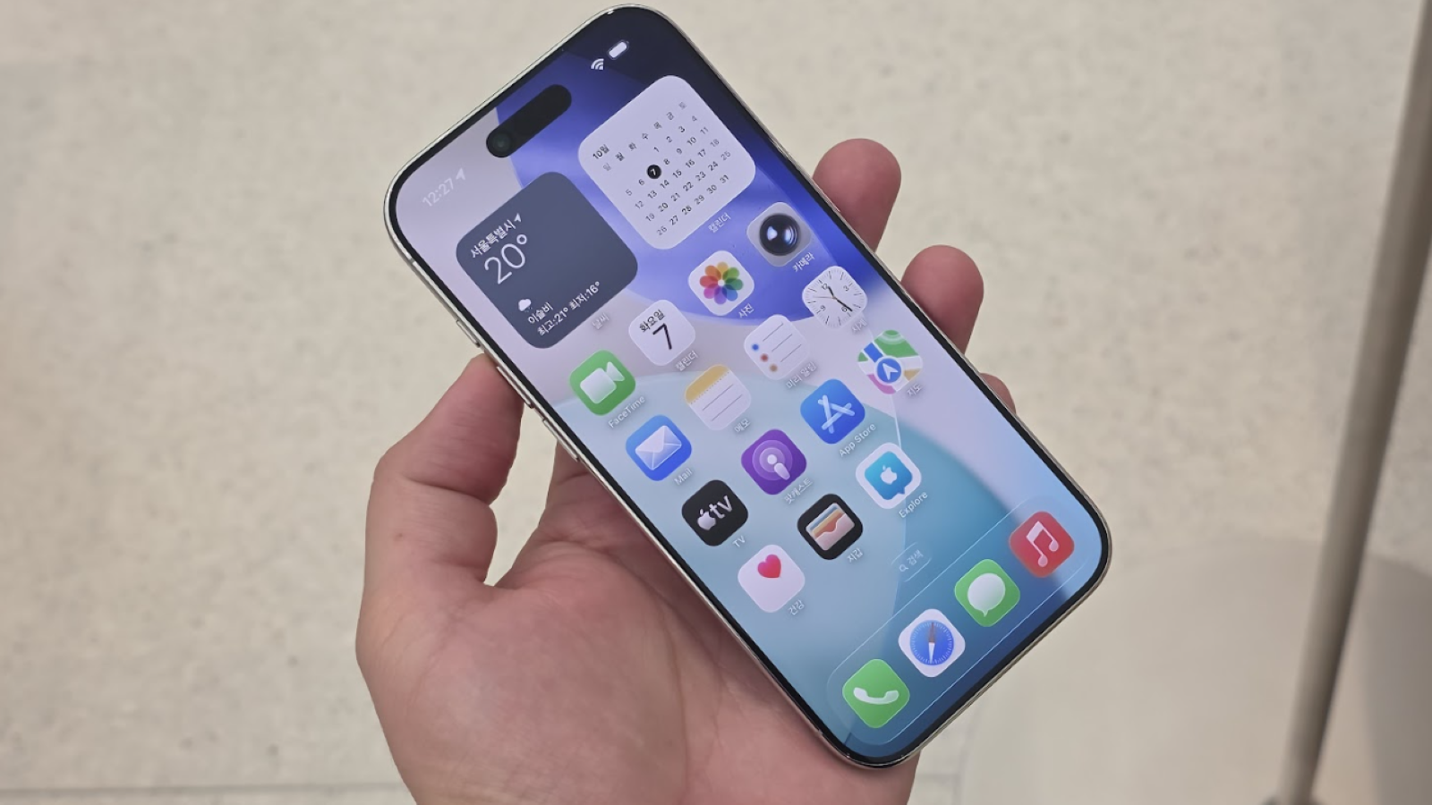 iPhone 17 en main