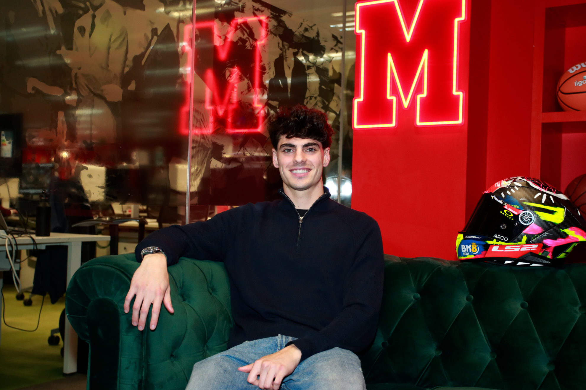 Fermín Aldeguer dans les bureaux de MARCA.