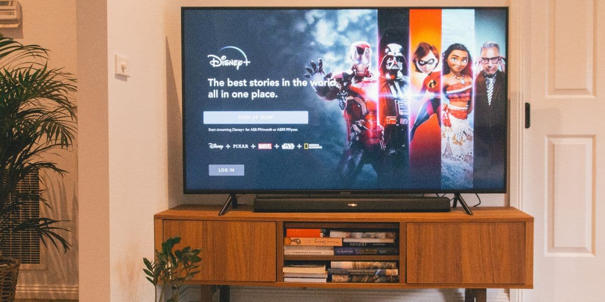 Page de connexion Disney+ sur une télévision