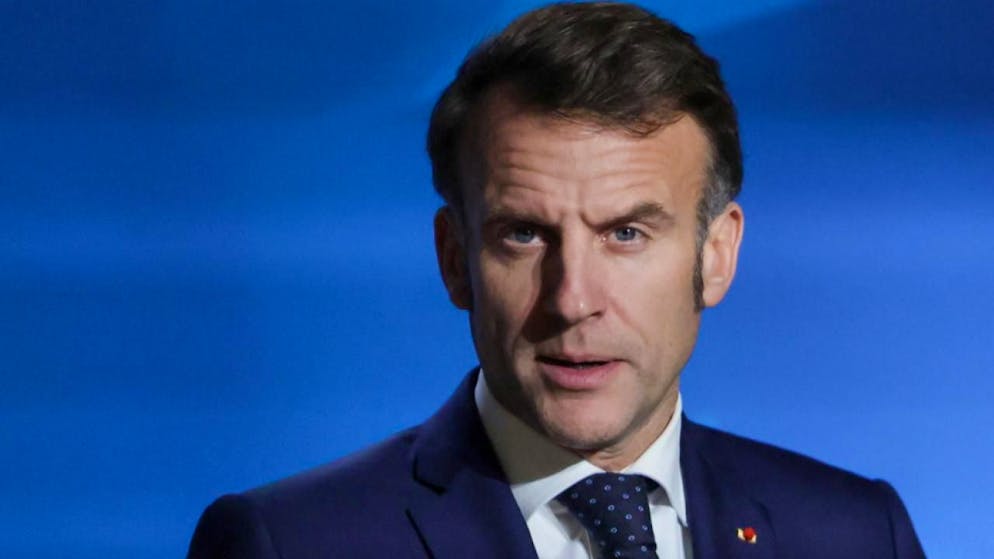 Le président Emmanuel Macron est confronté à des pressions pour adopter le 'modèle Australien' interdisant l'accès aux réseaux sociaux pour les moins de 16 ans.