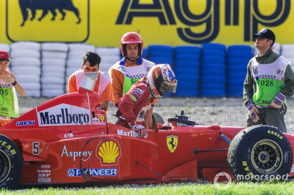Michael Schumacher abandonné après le contact avec Jacques Villeneuve en Jerez 1997.