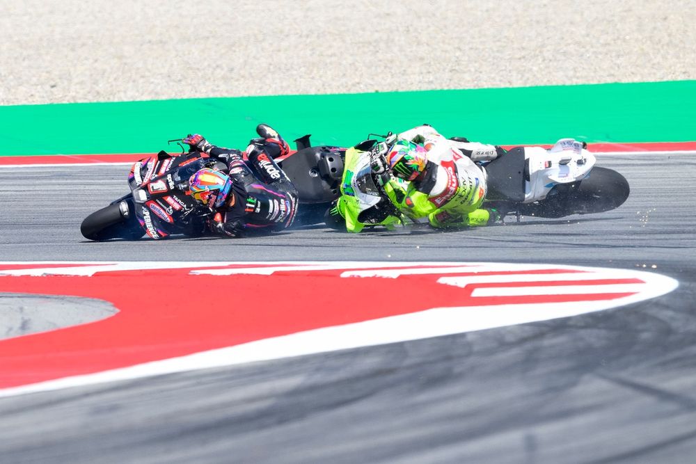 Jorge Martin et Franco Morbidelli lors d'une chute