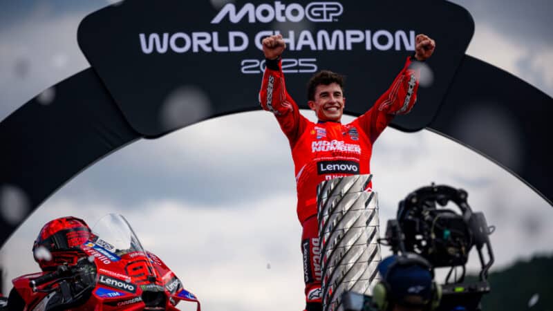 Marc Marquez célèbre son titre de MotoGP de 2025