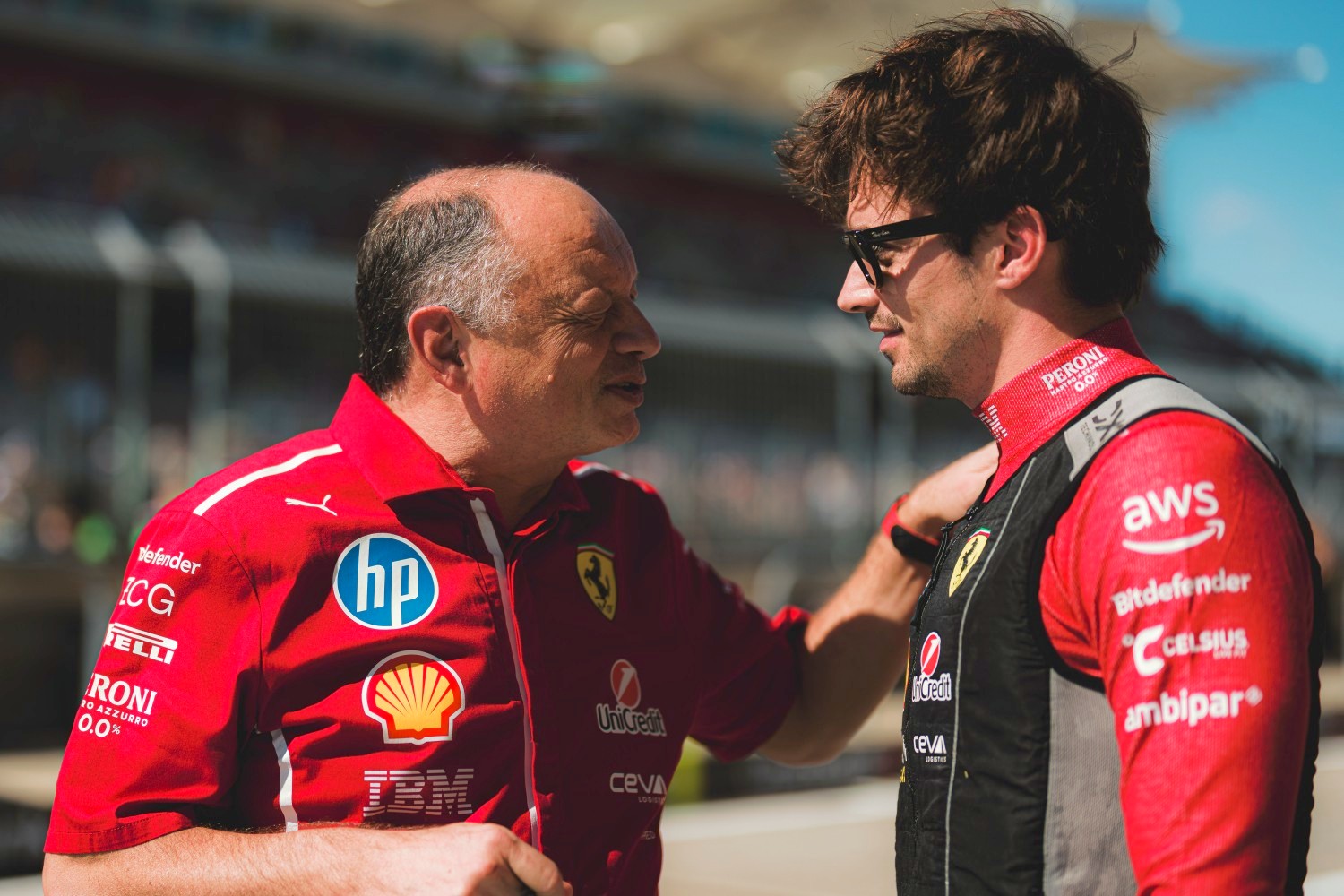 Fred Vasseur félicite Charles Leclerc