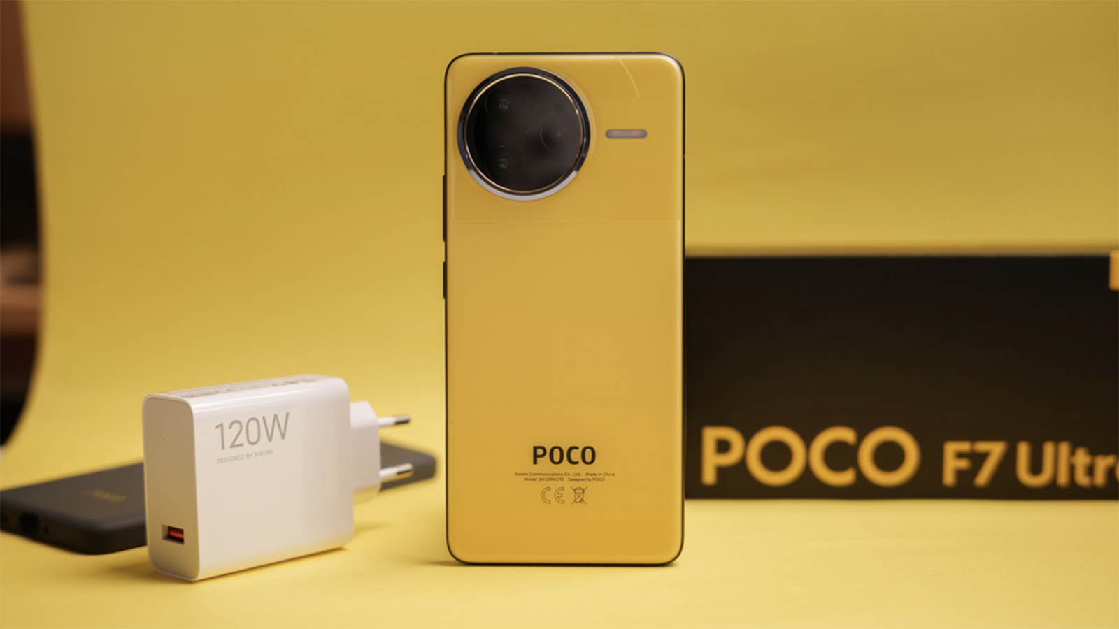 POCO F7 Ultra et son contenu d'emballage