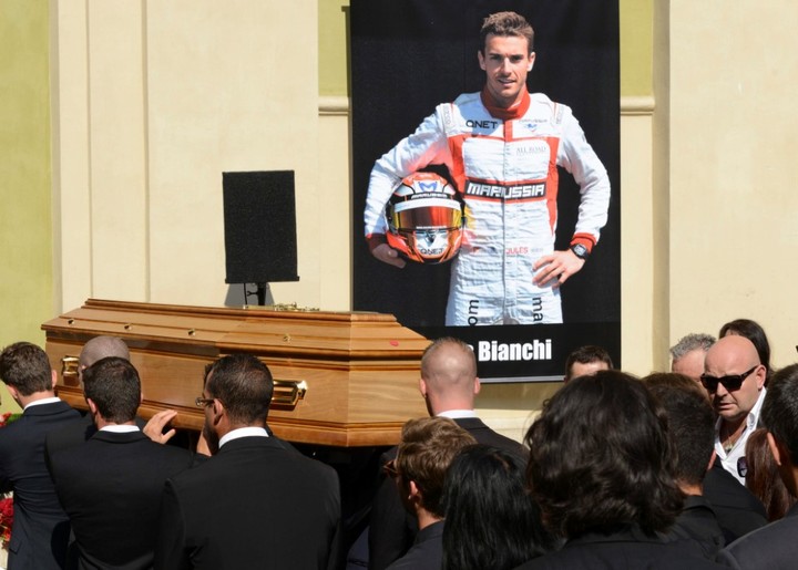 Dernier hommage à Jules Bianchi à Nice.