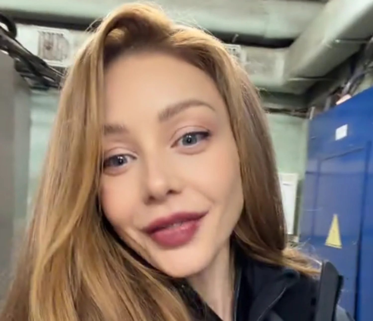 La nouvelle chanson de Tina Karol sur la lumière, la chaleur et la bonté se fait moquer sur Internet !