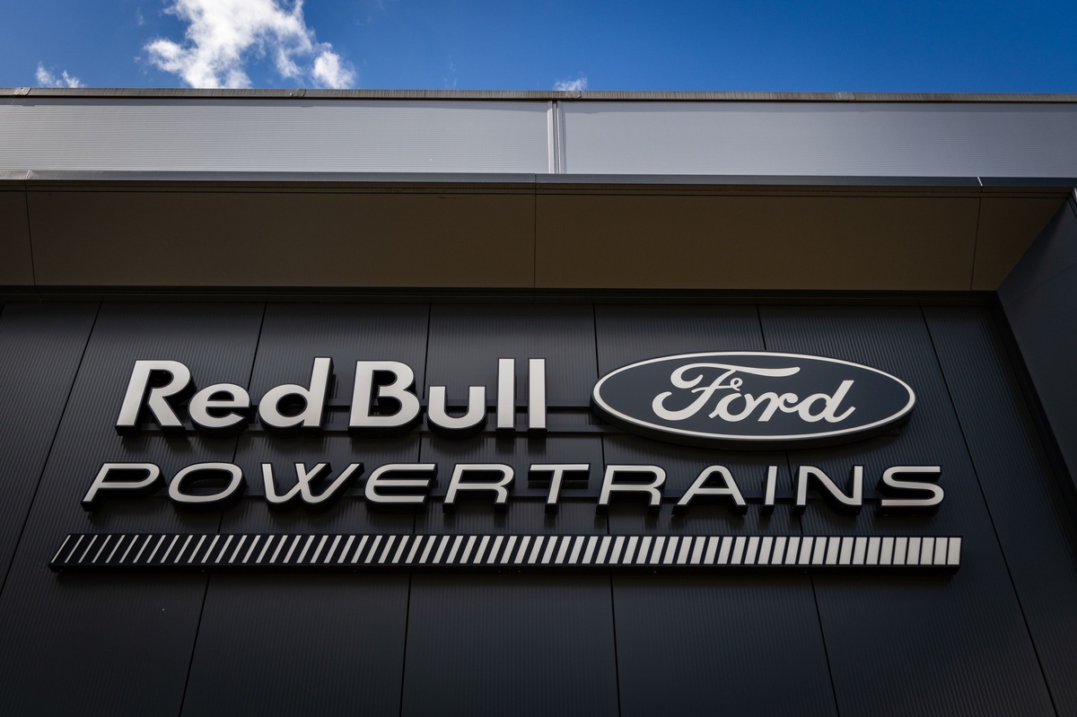La rivalité légendaire américaine s'invite en F1 : Ford dénonce les affirmations "manifestement absurdes" de Cadillac