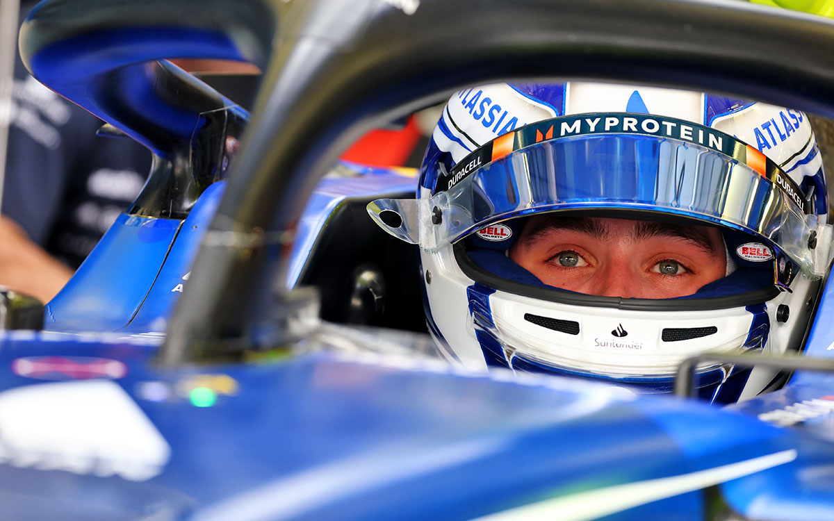 Luke Browning dans le cockpit de la Williams FW47 au GP de Bahreïn