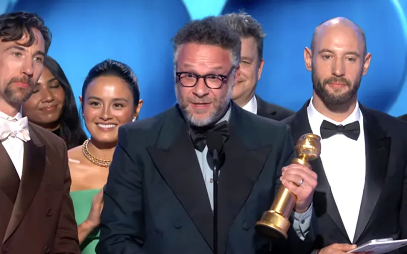 Seth Rogen tenant un Globe