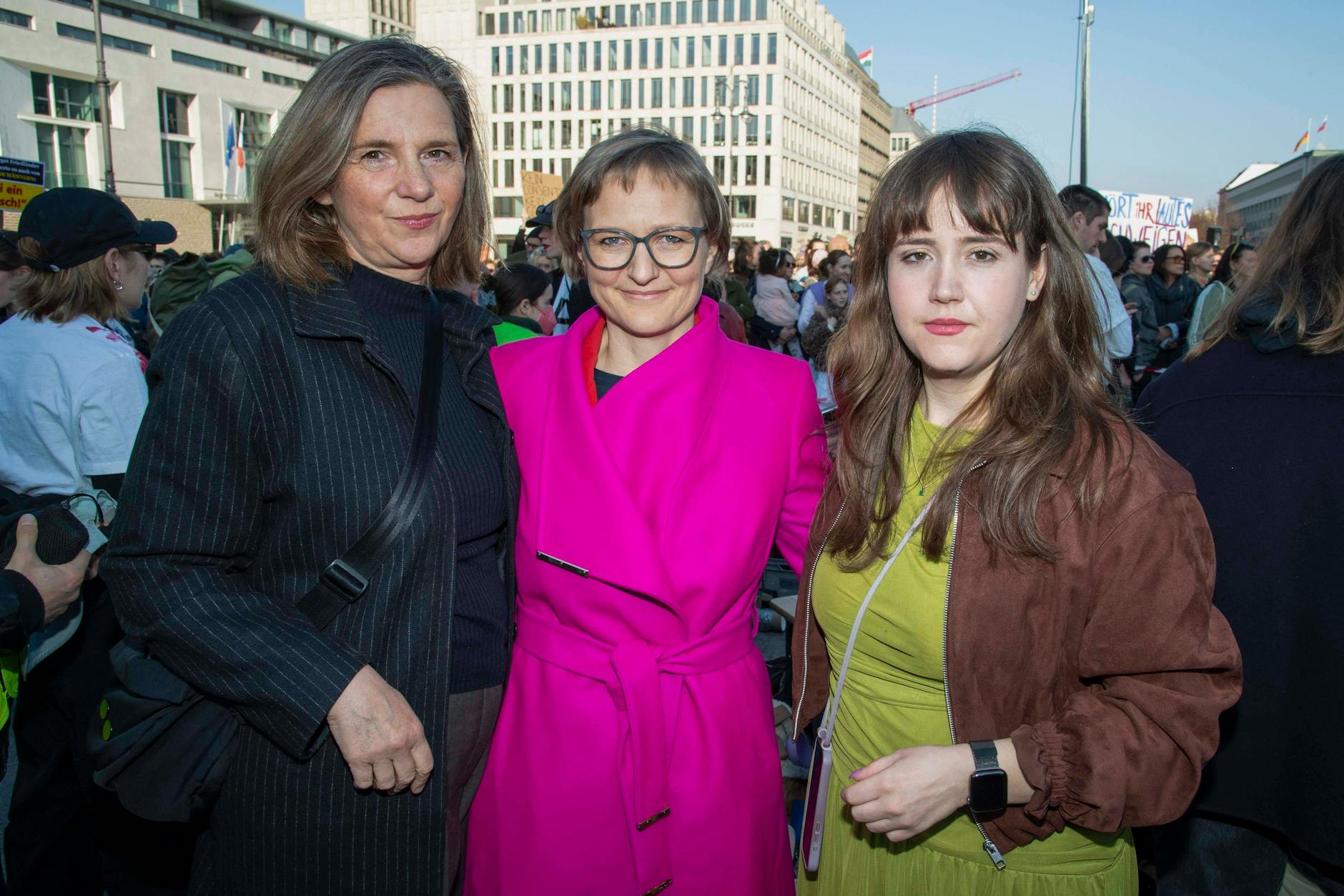 Les femmes politiques des Verts lors d'une manifestation contre la violence numérique à Berlin.
